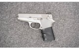Smith & Wesson ~ Lady Smith ~ 9mm Luger - 2 of 4