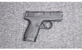 Smith & Wesson ~ M&P Shield ~ .40 S&W