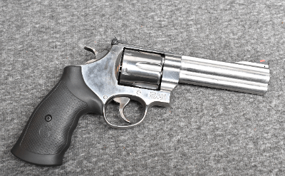 Smith & Wesson
629 6 .44 Magnum