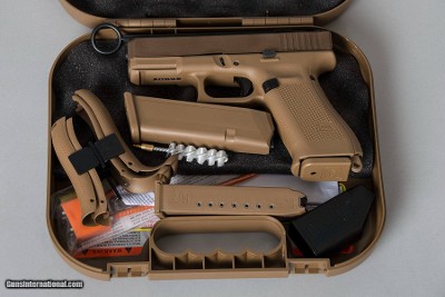 Glock 19 X 9mm Para New in Box with Night Sights