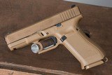 Glock 19 X 9mm Para New in Box with Night Sights - 3 of 12