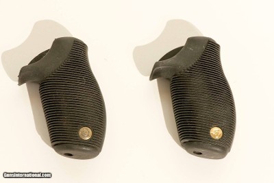 Taurus Trakker Grips