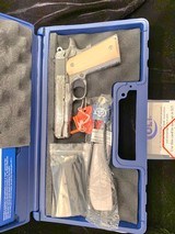 Colt Commander .45 ACP, 4 1/4 ‘’barrel, fully hand engraved & polished by a top engraver & polished by Flannery Colt Commander .45 ACP, 4 1/4 ‘’barrel - Image 6 of 7