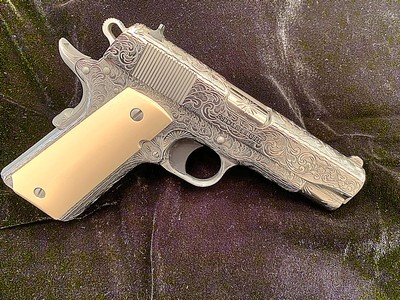 Colt Commander .45 ACP, 4 1/4 ‘’barrel, fully hand engraved & polished by a top engraver & polished by Flannery Colt Commander .45 ACP, 4 1/4 ‘’barrel - Image 1 of 7