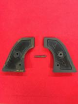 Colt SAA
HR Grips
Solid
Normal Wear - 2 of 3