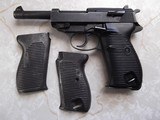 Walther P-38, Coded SVW 45, w/holster, 3 clips and 2 grips; metal and plastic - 5 of 6