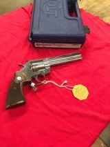 Colt Python .357 - 3 of 4
