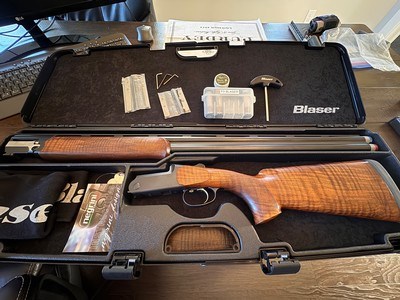 Blaser F3 Sporting flat rib 12/32 cased with all accessories.