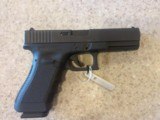 USED GLOCK 17 9MM ORIGINAL CASE LOCK PAPERWORK LOADER GREAT BUY NICE CONDITION - 2 of 14