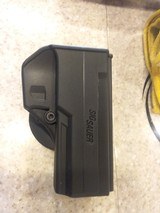 NEW SIG ARMS MODEL P320 CARRY 9MM HARD PLASTIC CASE AND SIG MOLDED HOLSTER EXTRA CLIP - 7 of 12