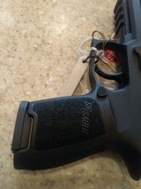 NEW SIG ARMS MODEL P320 CARRY 9MM HARD PLASTIC CASE AND SIG MOLDED HOLSTER EXTRA CLIP - 3 of 12