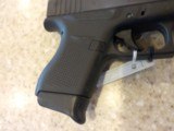 USED GLOCK MODEL 43 9MM IN HARD PLASTIC CASE WITH EXTRA CLIP AND 2 SPEED LOADERS PRICED TO MOVE - 3 of 9