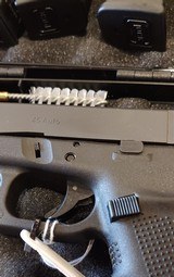 Used Glock Model 21 45 ACP 4 extra mags case good condition - 3 of 13