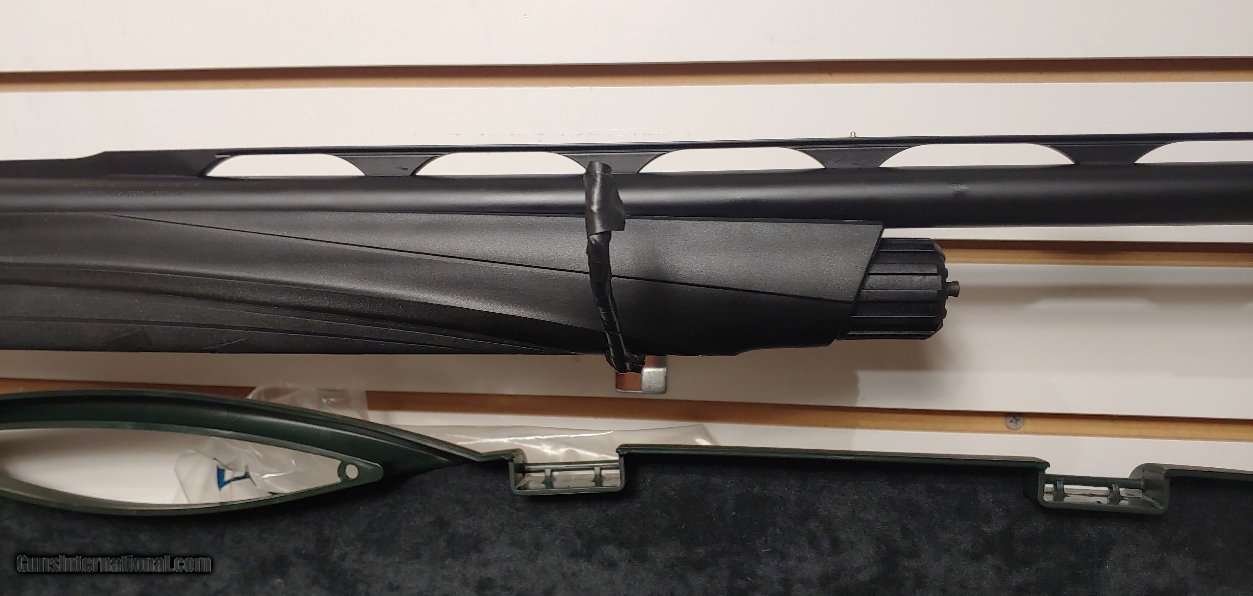 New Beretta A400 12 gauge 28" barrel 5 gnarled chokes butt adjuster