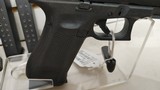 new G17 G5 9MM 17+1 4.49 FS 3-17RD MAGSFRONT SERRATIONS hard plastic case new condition - 13 of 19