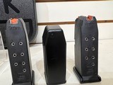 new G26 G5 9MM 10+1 3.46 FS 3-10RD MAGSFRONT SERRATIONS in hard plastic box new condition - 4 of 20