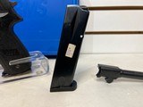Used Sig P226 Mark 25 40 S&W / .357 Sig / 9MM Box 6 Mags, 3 Barrels 2 Slides - 9 of 16