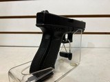 used Glock 22.40 sw4.25" bbl1 10 round mag no box no manuals - 13 of 13