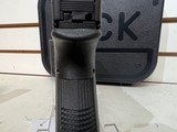 Used Glock 19 9mm 3.80" bbl 2 15 rnd mags load assist tool hard glock case - 11 of 20