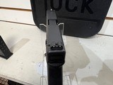 Used Glock 19 9mm 3.80" bbl 2 15 rnd mags load assist tool hard glock case - 10 of 20