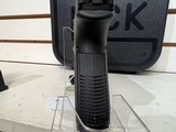 Used Glock 19 9mm 3.80" bbl 2 15 rnd mags load assist tool hard glock case - 12 of 20