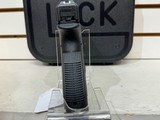Used Glock 17, 2 Mag, with box - 7 of 13