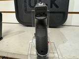 Used Gen 3 Glock 19, with Original Box, 2 Mags, Speed Loader - 10 of 17