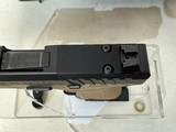 Used Beretta APX 9mm, 2 Mags, flambeau case. - 8 of 17