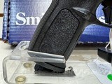 NEW Smith & Wesson SD9 2.0 2-Tone 9mm 13931, 1 Mag, Box - 13 of 17