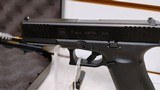 used GLK 17G5 9MM PST 17RD FSS FS used in hard case very good - 2 of 19