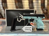 Taurus TX22 Compact Black/Cyan - 2 of 2
