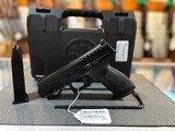 Beretta APX A1 Full size - 2 of 4