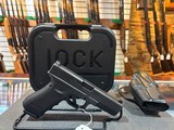 USED Glock 17 Gen 4 - with 6 mags!!! - 1 of 4