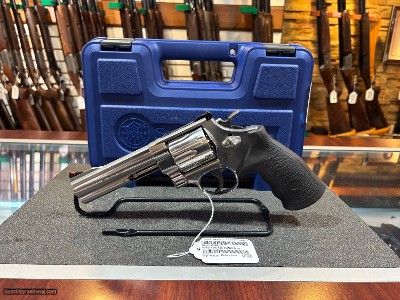 Price Reduced!! USED Smith and Wesson 629 NEVER FIRED - Image 2 of 4