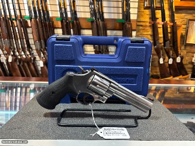 Price Reduced!! USED Smith and Wesson 629 NEVER FIRED - Image 1 of 4