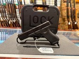 Glock 17 Gen 5 - 2 of 4 Glock 17 Gen 5 - 2 of 4