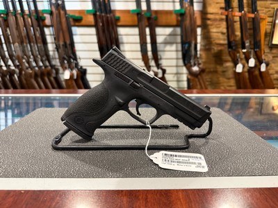 USED Smith and Wesson M&P40 - Image 1 of 3