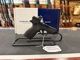 Smith and Wesson Bodyguard 390 2.0 w/optic - Image 1 of 4
