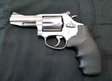 SMITH & WESSON MODEL 60-15 PERFORMANCE CENTER 4" EXCEPNTONAL REVOLVER - 2 of 3