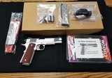 LES BAER RECON
1911 45 ACP AS NEW IN BOX - 1 of 3