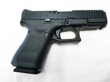 GLOCK 19 GEN 5 9MM WITH ALL STANDARD EXTRAS + PLUS, WHITE OUTLINED SIGHTS LIKE NEW! LOOK! - 3 of 3