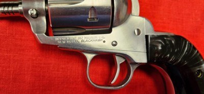 RUGER BLACKHAWK 357 MAGNUM REVOLVER WITHFIREFIELD RED DOT - Image 2 of 3