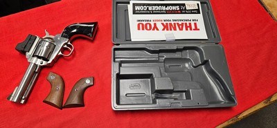 RUGER BLACKHAWK 357 MAGNUM REVOLVER WITHFIREFIELD RED DOT - Image 1 of 3