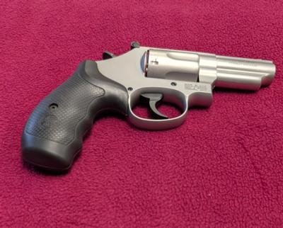 SMITH & WESSON MODEL 66 COMBAT MAGNUM - Image 1 of 4