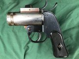 WW II U.S. Eureka Vacuum Cleaner Company AN-M8 Flare Pistol - 3 of 14