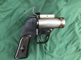 WW II U.S. Eureka Vacuum Cleaner Company AN-M8 Flare Pistol - 1 of 14