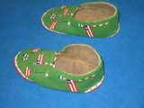 AN EARLY CIRCA 1910 TO 1915 WONDERFUL PAIR OF SIOUX INDIAN CEREMONIAL MOCCASINS IN EXCELLENT ALL ORIGINAL CONDITION! - 3 of 4