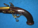 A WONDERFUL PAIR OF EARLY 1700'S TO 1800'S FLINTLOCK OFFICERS OR GENTLEMAN'S PISTOLS WITH BRASS BARRELS, LOCKS, & HARDWARE IN EXCELLENT UN - 15 of 20