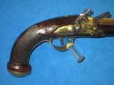 A WONDERFUL PAIR OF EARLY 1700'S TO 1800'S FLINTLOCK OFFICERS OR GENTLEMAN'S PISTOLS WITH BRASS BARRELS, LOCKS, & HARDWARE IN EXCELLENT UN - 13 of 20