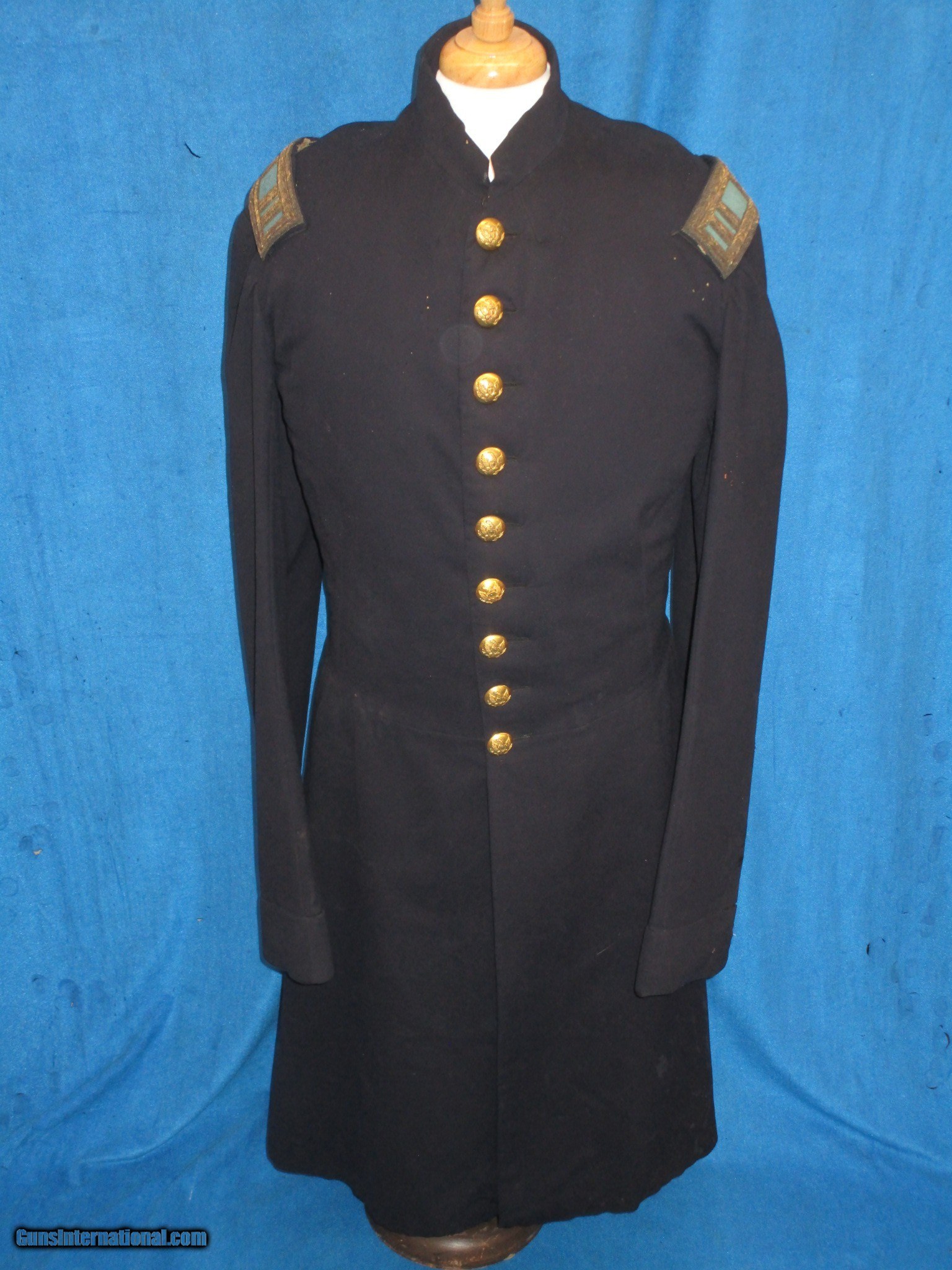 AN EARLY U.S. CIVIL WAR CAPTAIN'S NINE BUTTON INFANTRY FROCK COAT WITH